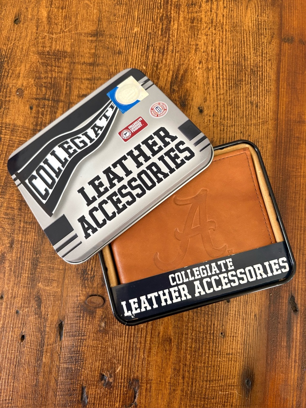 Collegiate NWT Alabama Crimson Tide Leather Wallet Tan
